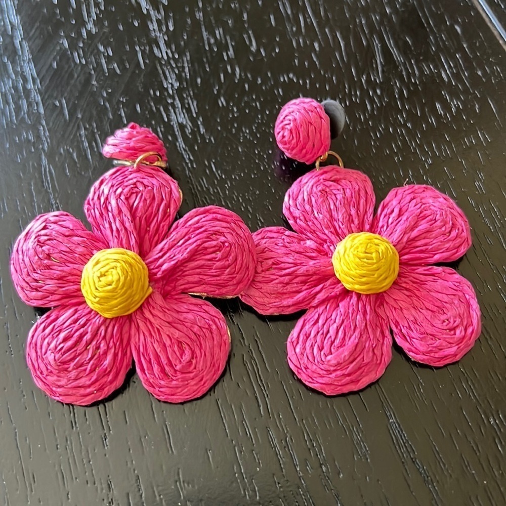PINK flower raffia/straw earrings-NWT